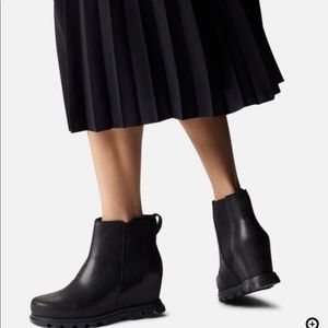 Sorel wedge boots!